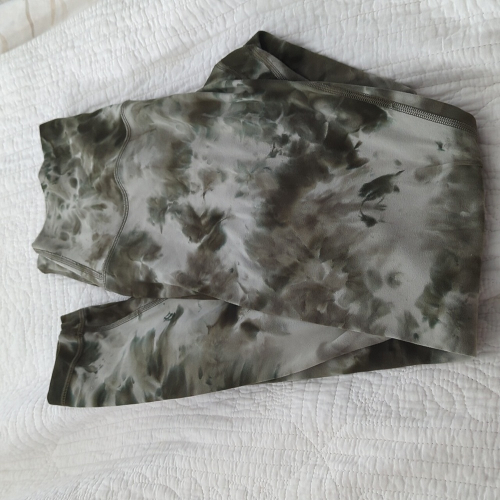 ~LULULEMON~ GREEN & WHITE DIAMOND DYE *ALIGN* 28" INSEAM LEGGINGS-SIZE 8